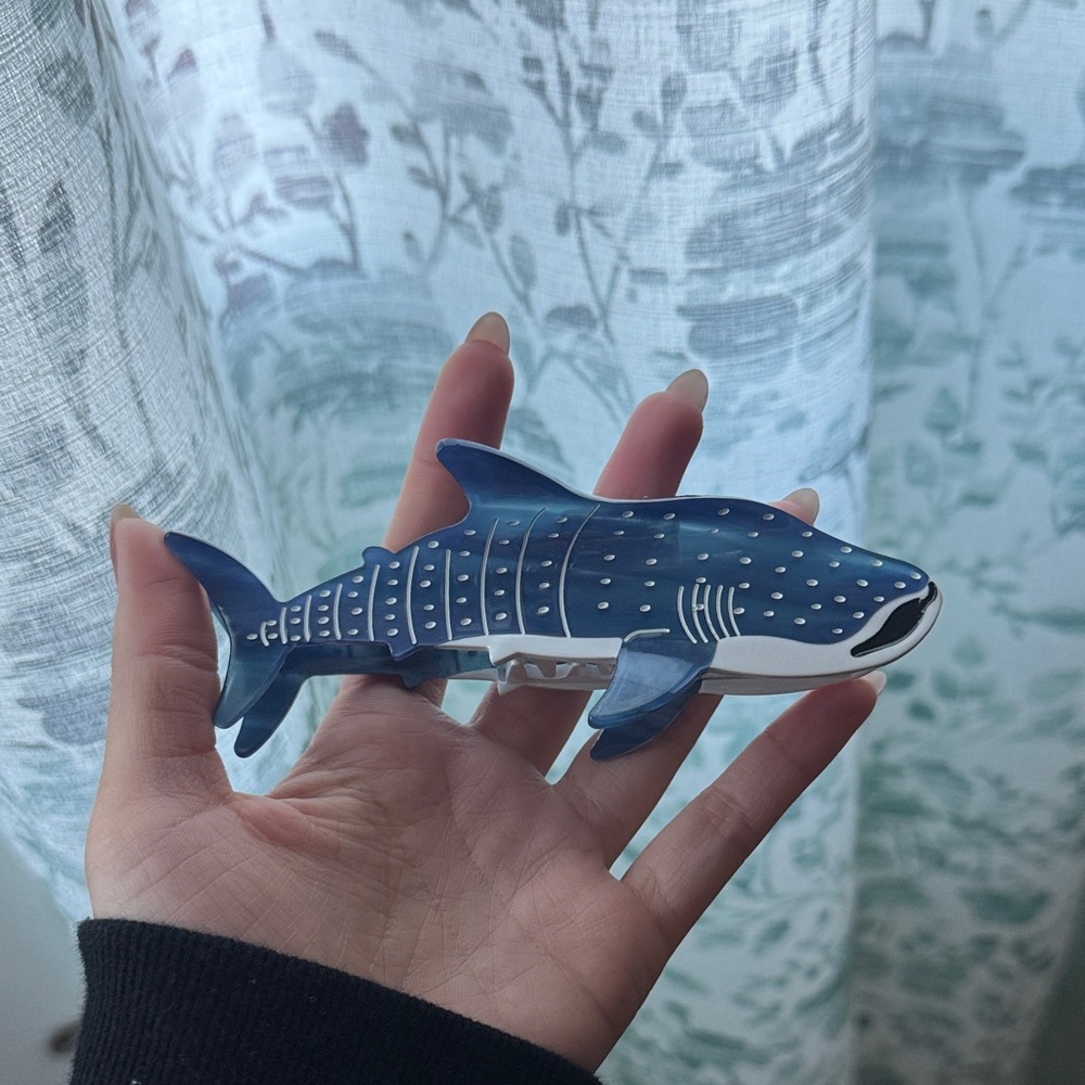 Piper K Whale shark hair claw